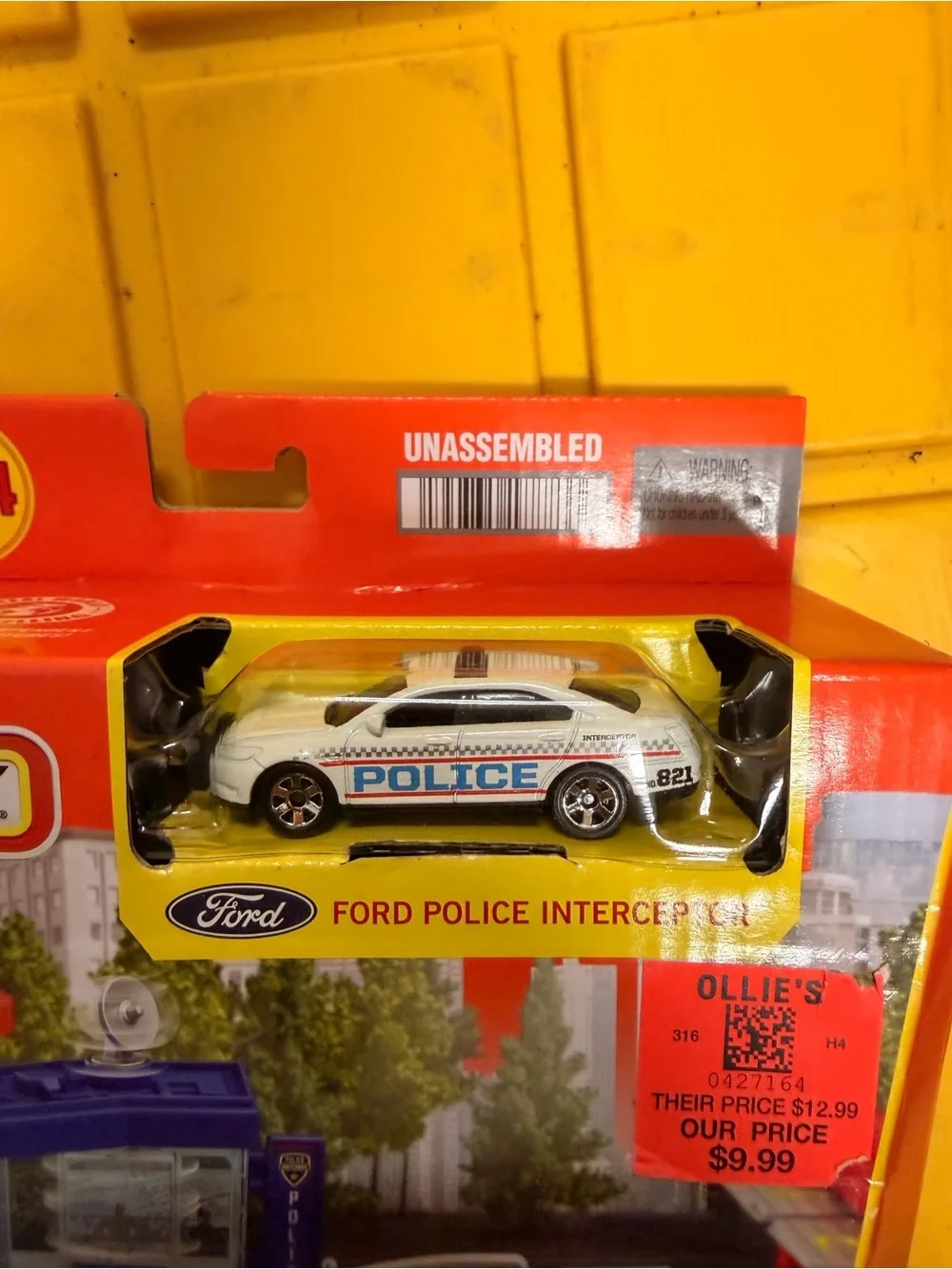 Matchbox Police Traffic Center Playset with White and Blue Police Car
